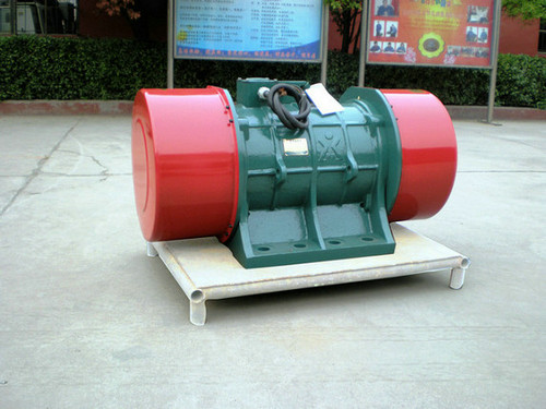 新鄉(xiāng)弘升振動(dòng)電機(jī)物優(yōu)價(jià)美歡迎前來(lái)洽談