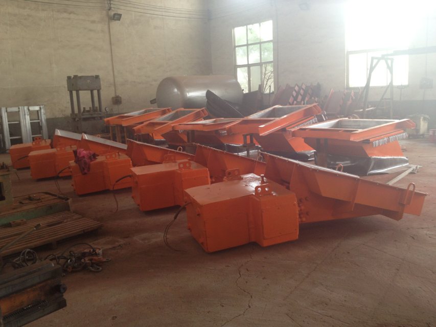 真正廠家生產(chǎn)耐磨耐高溫電磁給料機(jī)振動(dòng)給料機(jī)耐磨系列 