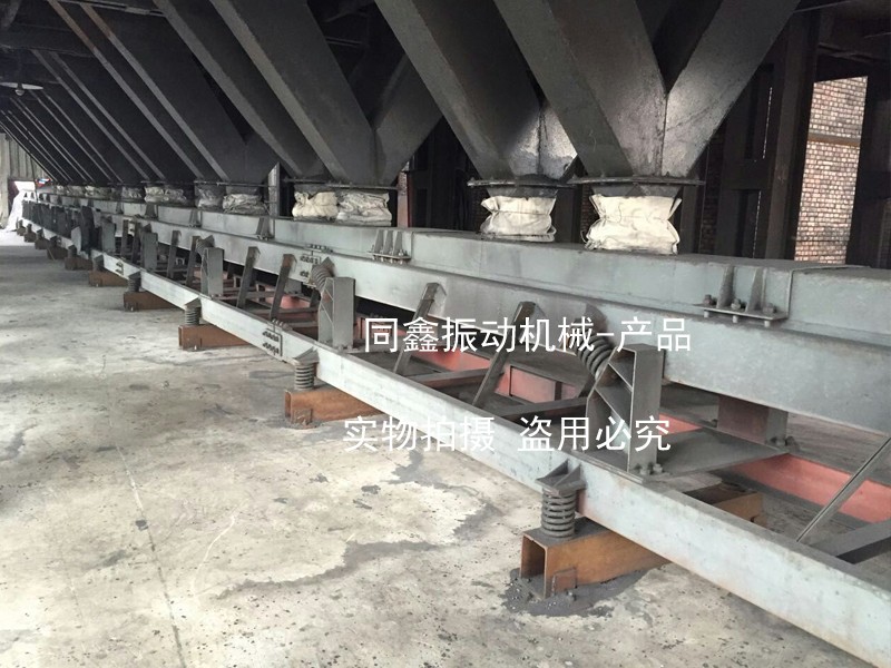 彈性連桿式振動輸送機，長距離水平振動輸送機