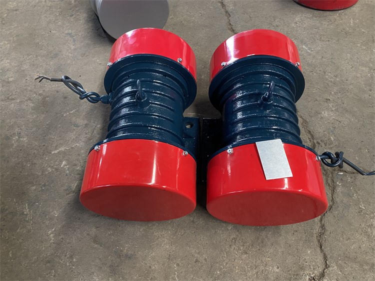 宏達(dá)振動(dòng)電機(jī)VB-32154-W電力冶金料倉(cāng)、料斗、溜槽的倉(cāng)壁振動(dòng)