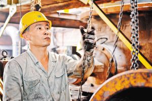 海南礦業(yè)股份有限公司“全國(guó)五一勞動(dòng)獎(jiǎng)?wù)?rdquo;獲得者蔡少榮