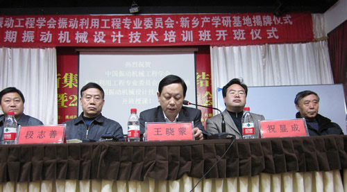 新鄉(xiāng)縣委常委、統(tǒng)戰(zhàn)部長,新鄉(xiāng)經(jīng)濟(jì)開發(fā)區(qū)黨委副書記、新鄉(xiāng)經(jīng)濟(jì)開發(fā)區(qū)管委會常務(wù)副主任王曉蒙