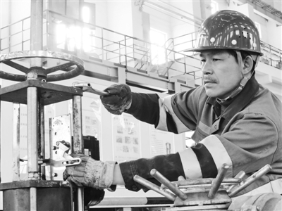 選礦廠管工、高級技師鄭新峰