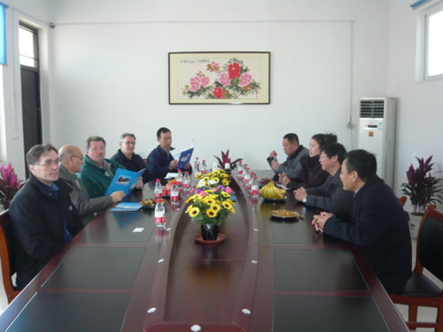 加拿大外商到新鄉(xiāng)市新龍機械有限公司考察、參觀