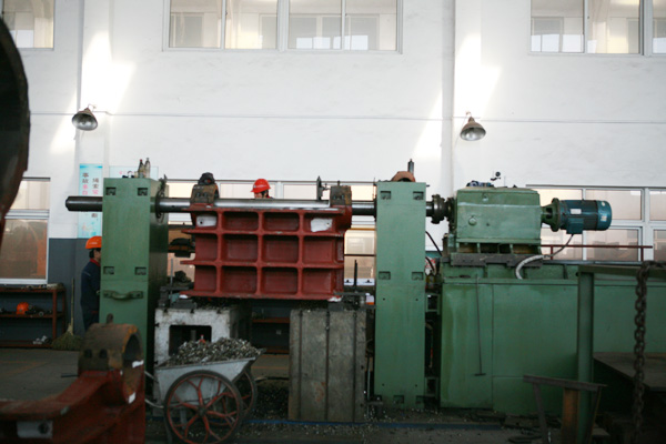 鄂州恒基礦山機(jī)械公司破碎機(jī)生產(chǎn)車(chē)間