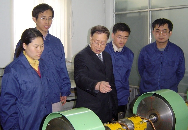 勇攀振動高峰,潛心培育人才——記中國科學(xué)院院士、東北大學(xué)機(jī)械工程與自動化學(xué)院教授聞邦椿