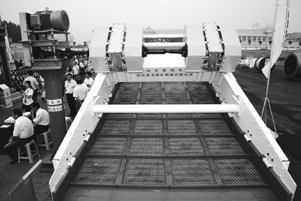 山東煤機振動篩、激振器等新產(chǎn)品亮相國際礦業(yè)裝備與技術(shù)展