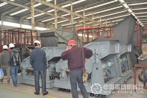 第六屆全國振動利用工程學術(shù)會議代表參觀河南威猛振動