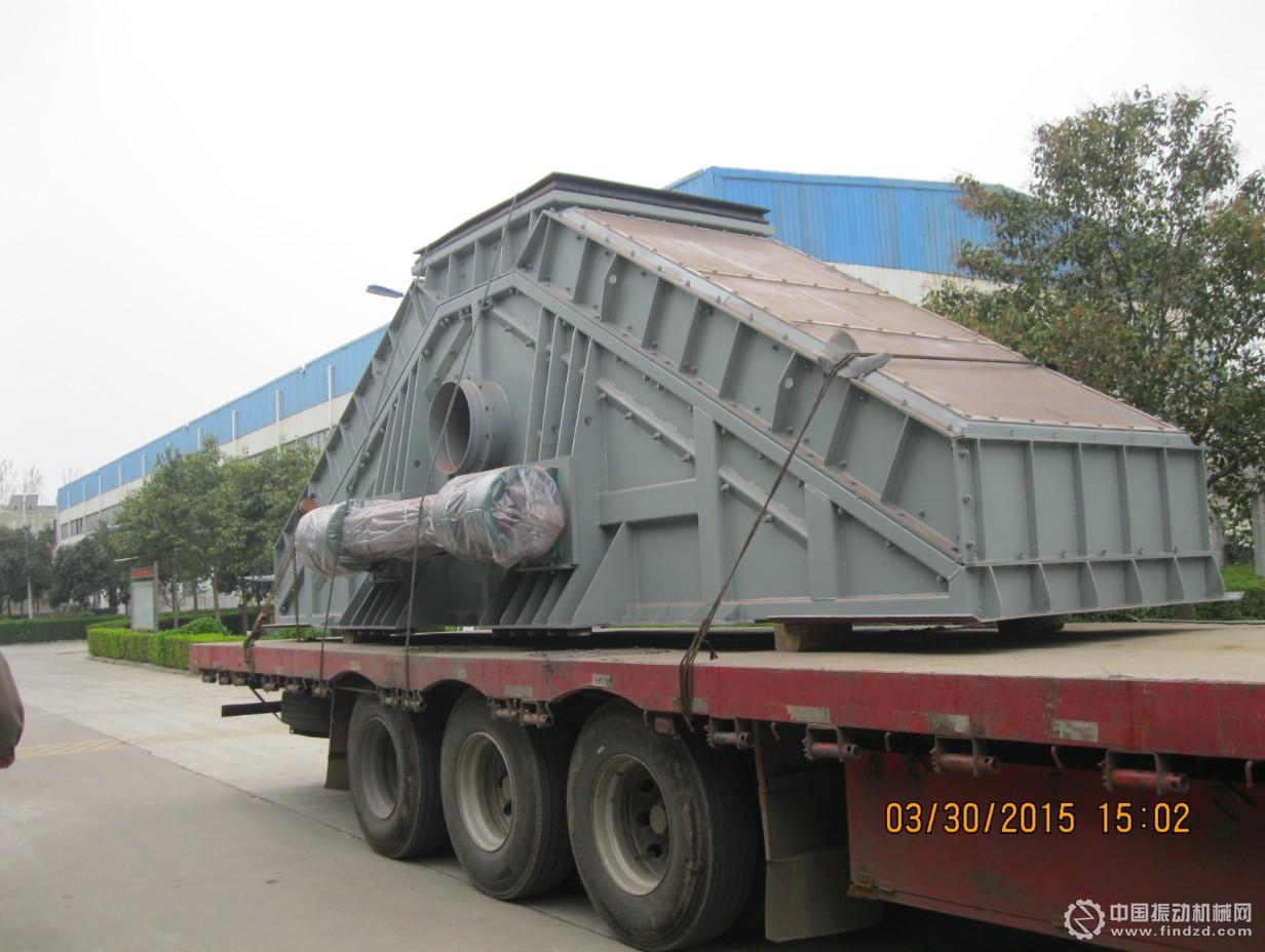 河南金特振動(dòng)海南礦業(yè)3645振動(dòng)篩發(fā)貨現(xiàn)場(chǎng)