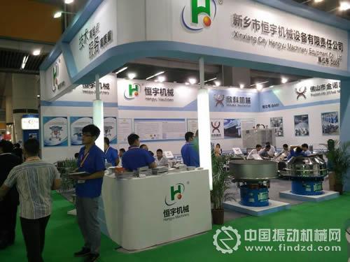2015中國國際陶瓷工業(yè)技術(shù)與產(chǎn)品展覽會(huì)上新鄉(xiāng)恒宇機(jī)械展出的振動(dòng)篩