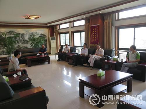 中國砂石協(xié)會胡幼奕等一行赴北京威克冶金公司考察、調研