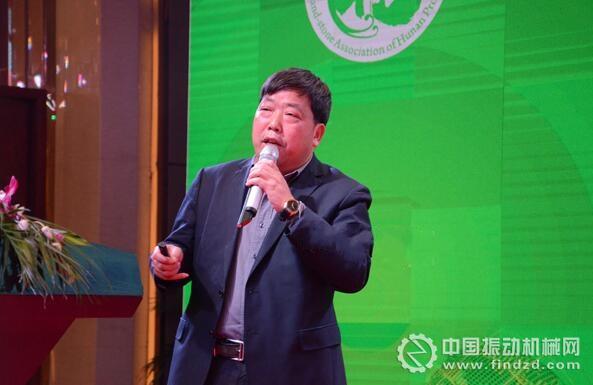南昌礦山機械有限公司董事長李順山作《綠色砂石骨料生產(chǎn)關鍵問題探索》報告