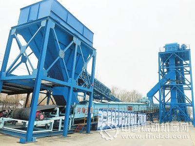 圖為河南天隆輸送裝備有限公司研制成功的“全能智慧輸送機”