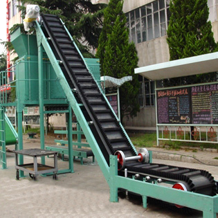 大傾角波形擋邊帶式輸送機(jī)1.jpg