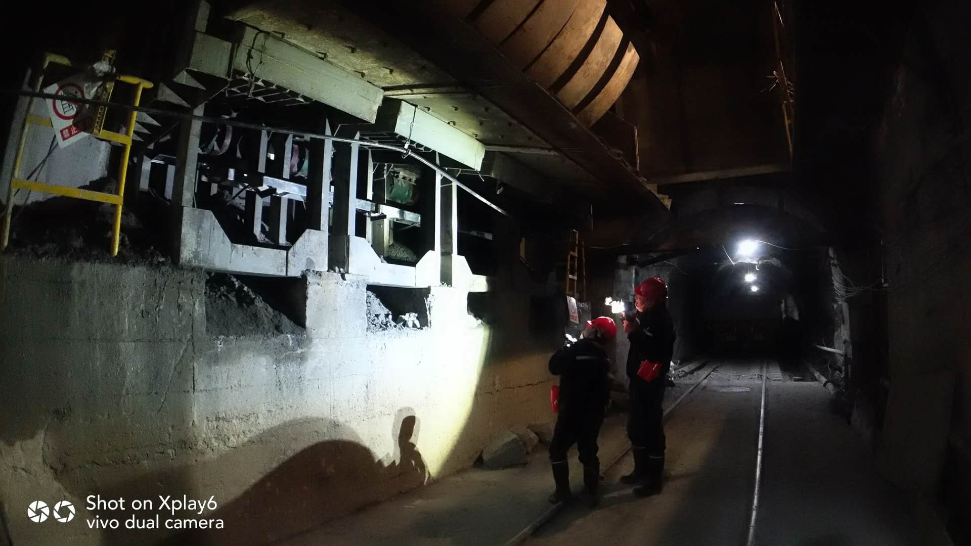 溜井振動放礦給料機 溜井振動放礦給料機