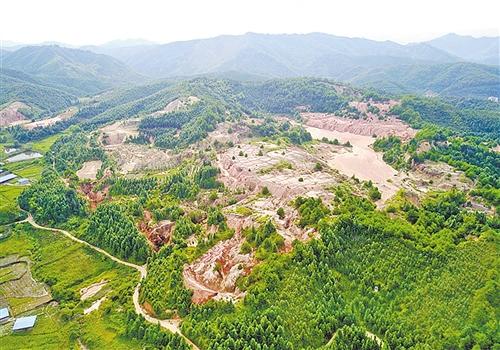 江西大余縣南安鎮(zhèn)新華村滴水龍廢棄稀土礦山治理前