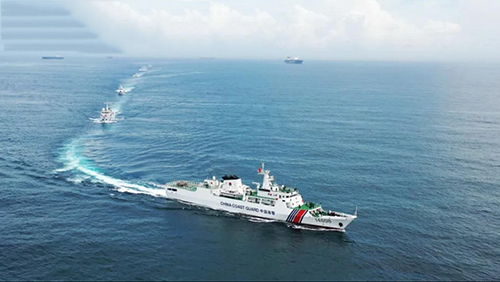 △海警艦艇編隊(duì)對(duì)轄區(qū)重點(diǎn)海域?qū)嵤┏B(tài)巡查