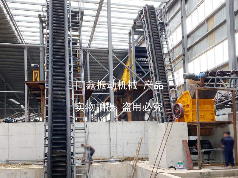 大傾角皮帶輸送機(jī)