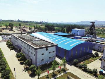 國(guó)家級(jí)綠色礦山萊新鐵礦園區(qū)一角