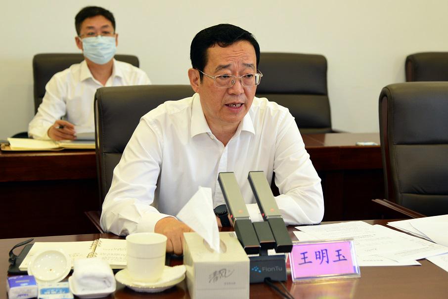 王明玉副省長在會上講話