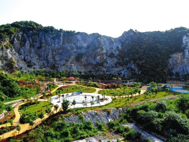 生態(tài)修復綜合治理項目實施后,廢棄礦山變身風景宜人的公園,成為居民休閑娛樂好去處 (自治區(qū)生態(tài)環(huán)境廳供圖)