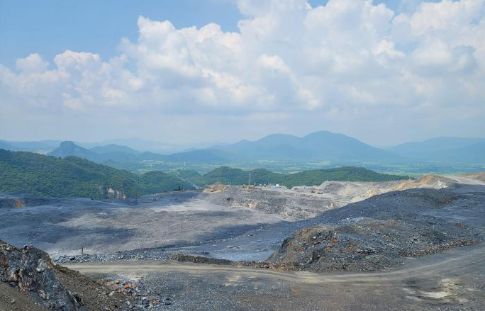 昌江縣燕窩嶺水泥灰?guī)r礦礦山