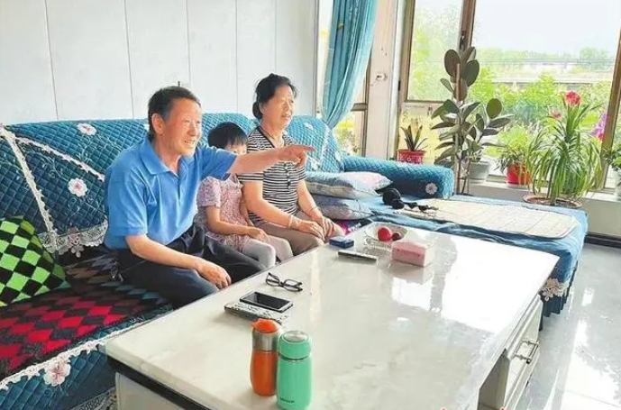 窯街沉陷區(qū)生態(tài)治理工程和民生改善項目實施后,居民搬入寬敞明亮的新居。
