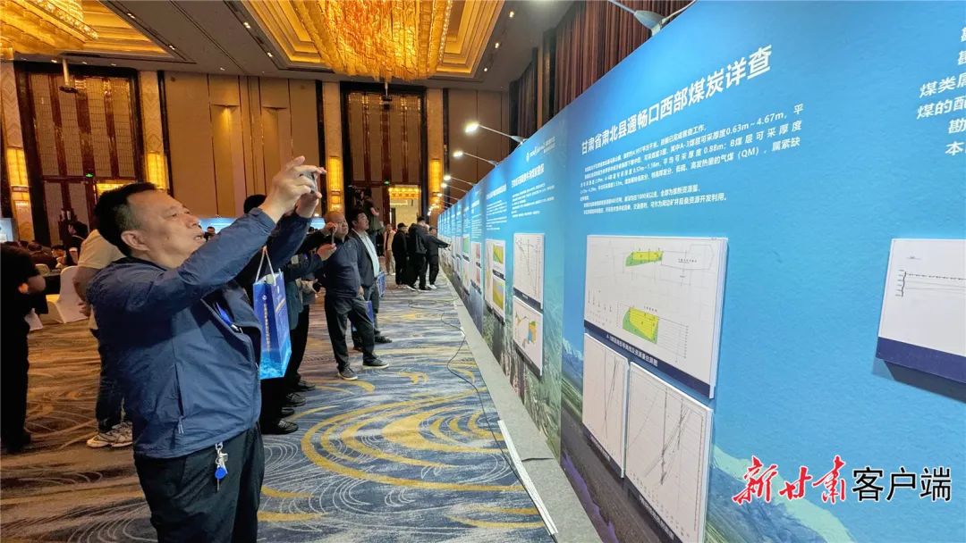 參會代表深入了解擬出讓項(xiàng)目情況