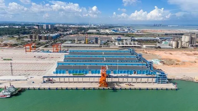 在建中的北部灣港首座專業(yè)化化肥倉(cāng)庫(kù)。中交一航局供圖